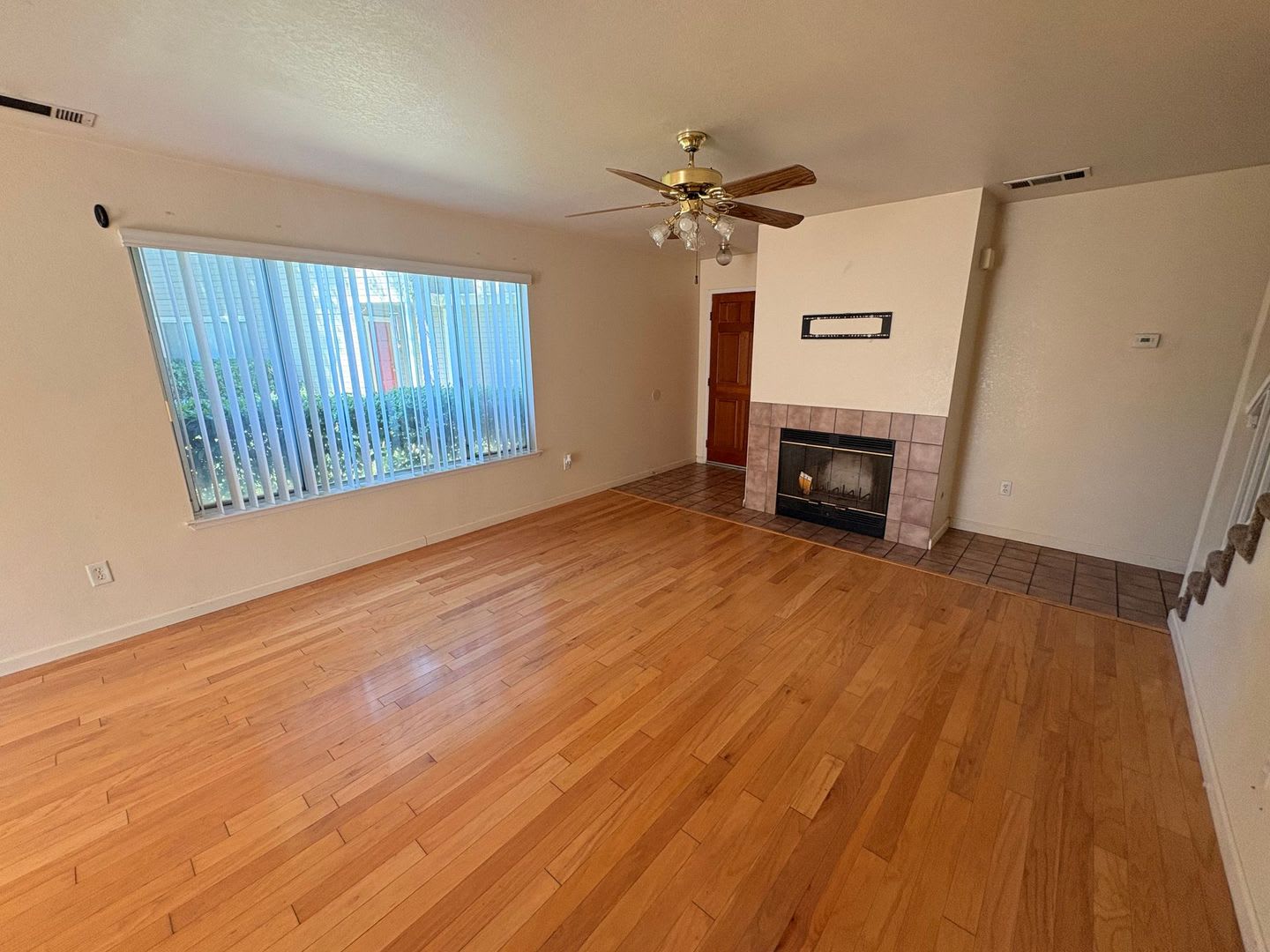 Cozy 3 Bed 2 5 Bath Home For Rent Near Mooney Blvd – photo 3