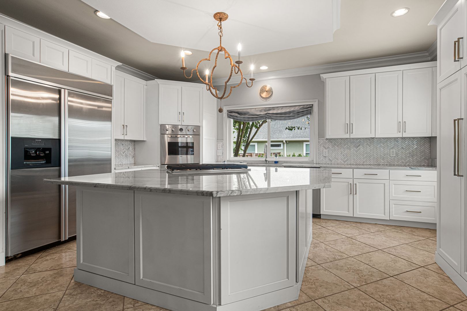 Gorgeous Luxury Pool Home in the Desirable Brittany Forge Neighborhood – photo 3