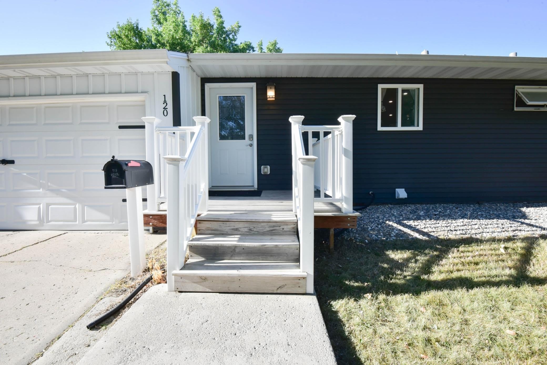 120 8th Avenue E – photo 3
