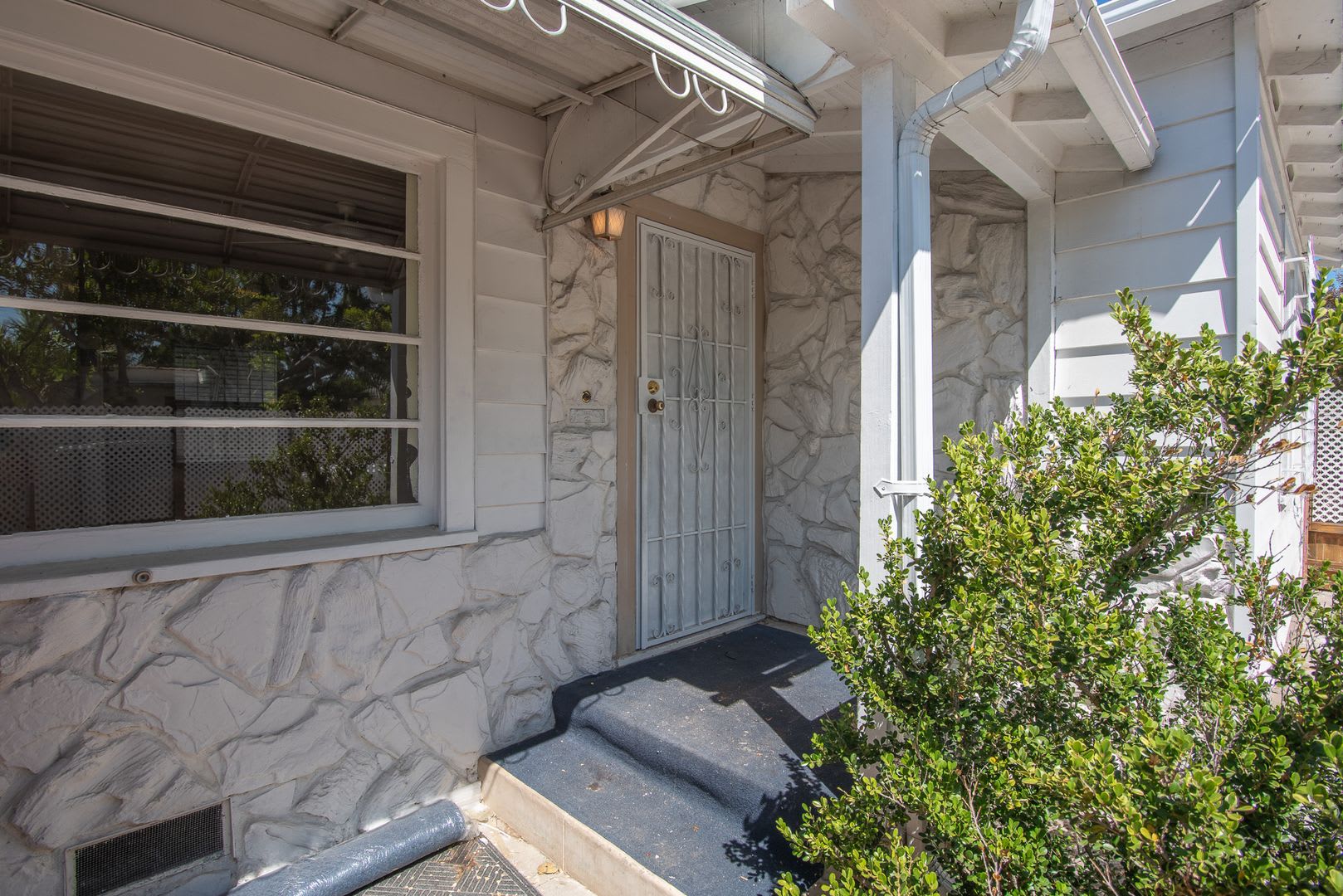 2 bedroom 1 bath house for rent in Talmadge! – photo 3