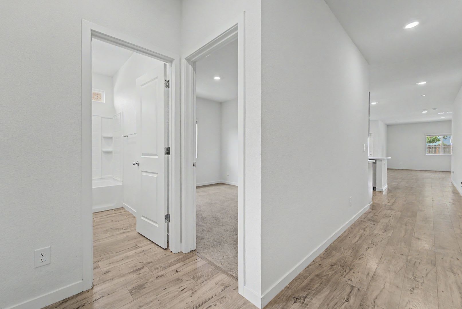 4 bedroom 2 bath – photo 4