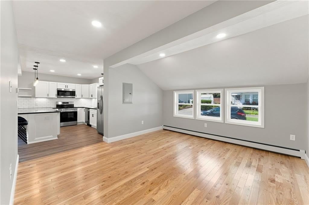 20 Grace Avenue – photo 5