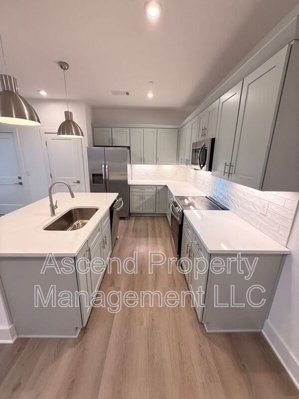 100 Leggo Ave – photo 2