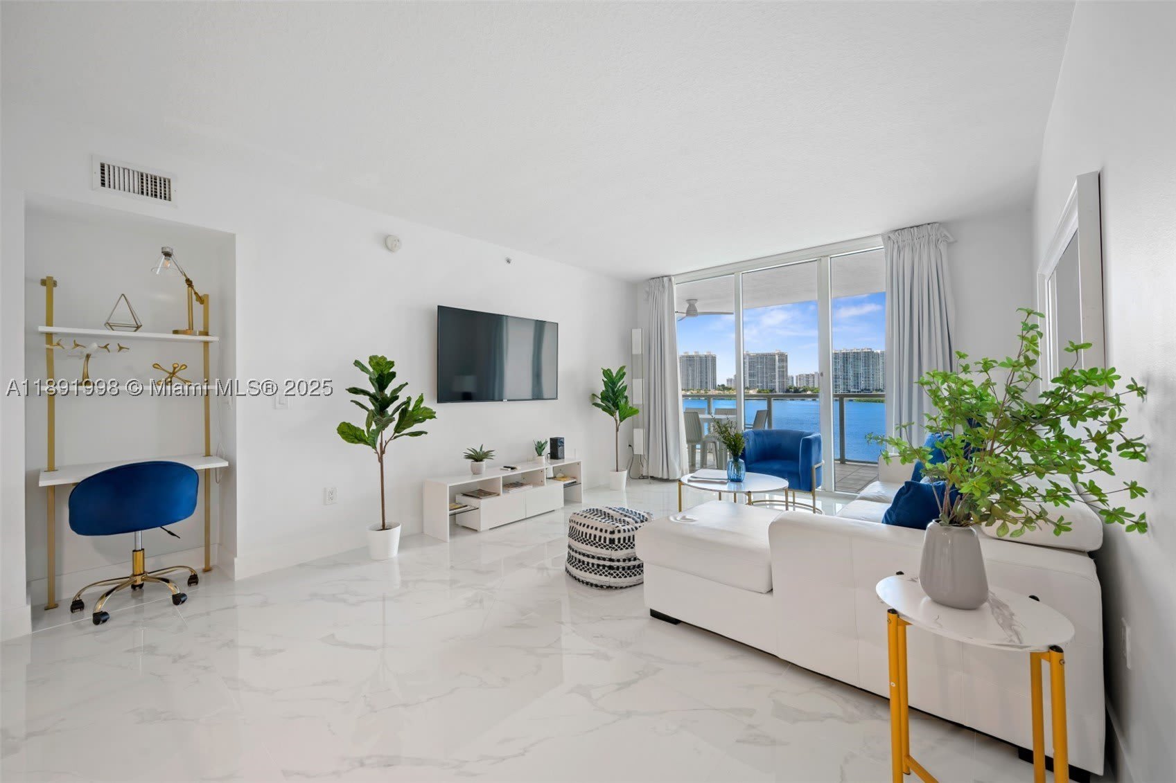 18100 N Bay Rd – photo 2