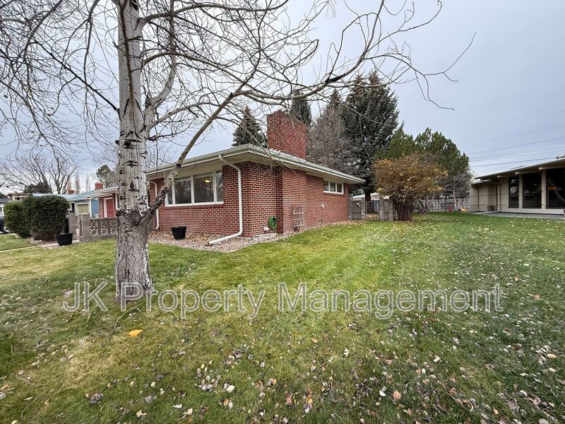 1726 Alder Dr – photo 2