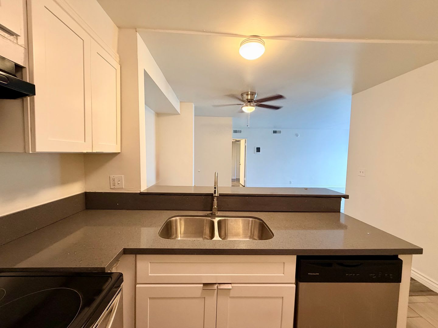 12325 Chandler Blvd – photo 4