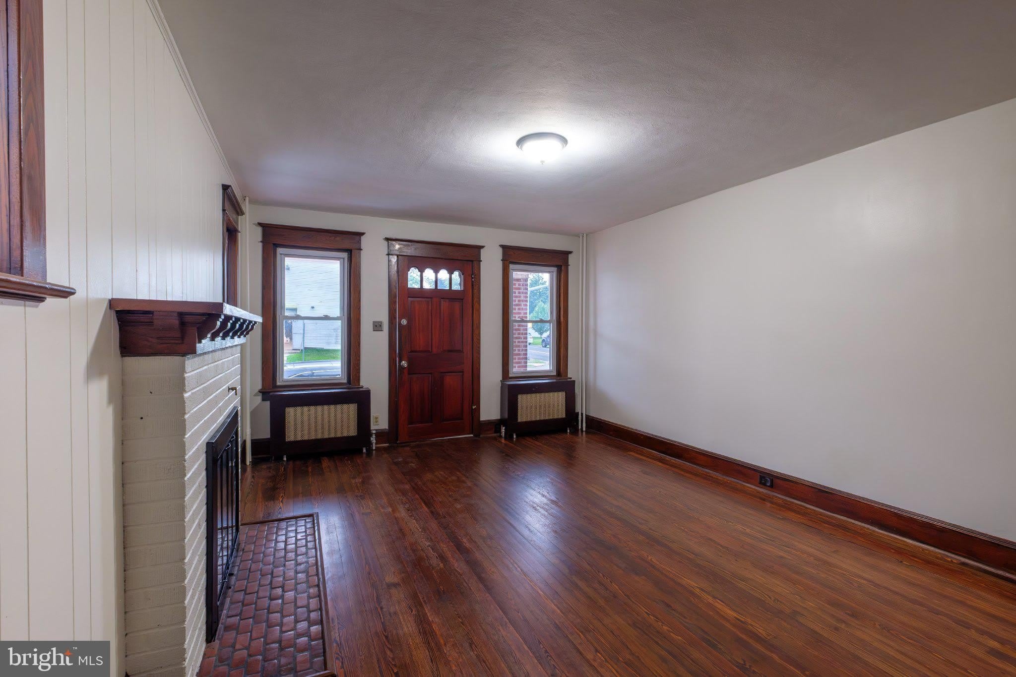 1604 HAMILTON Avenue – photo 3