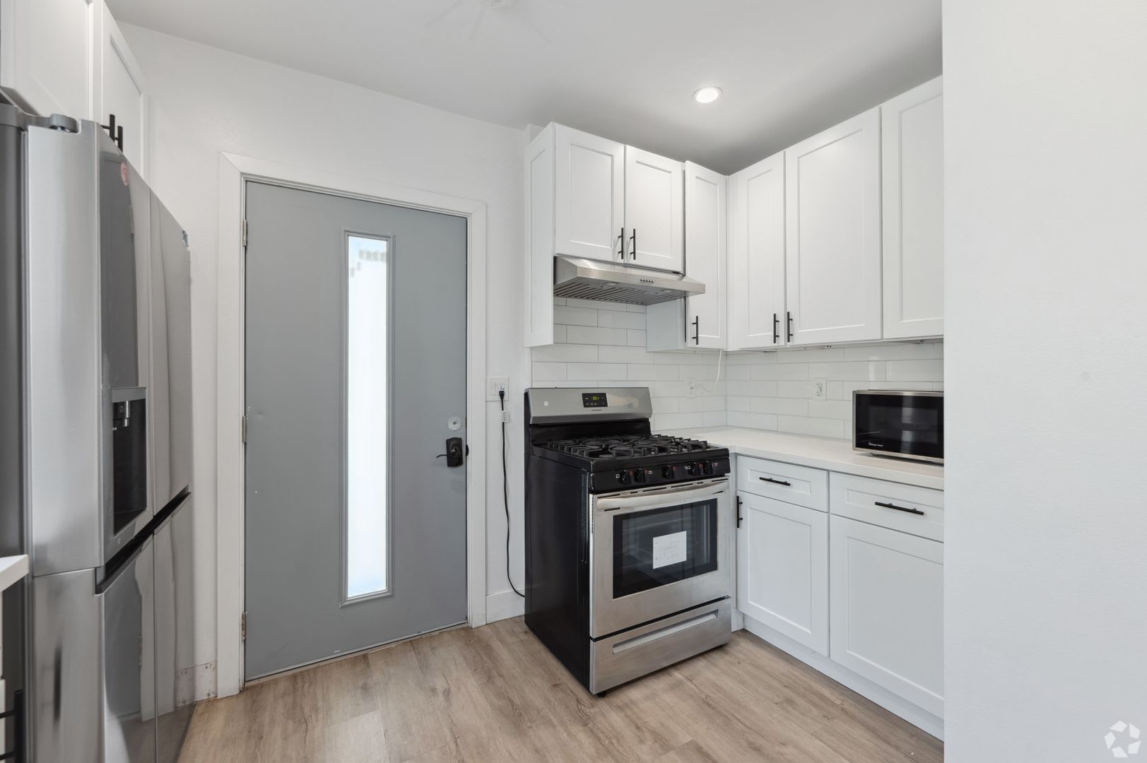MH 1297 W 36th St – photo 3