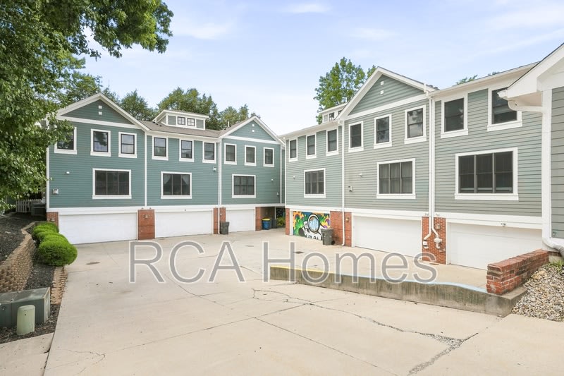 232 East Saint Joseph Street – photo 5