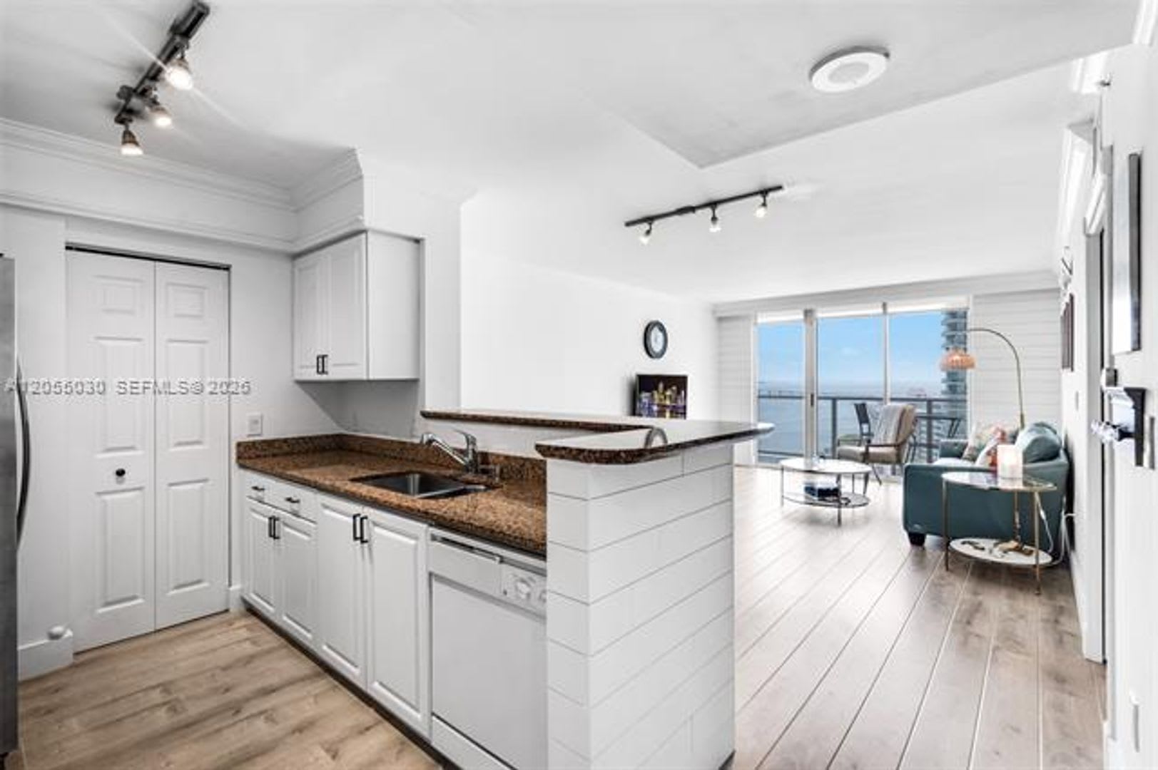 1155 Brickell Bay Dr cu-2007, Miami, FL 33131 – photo 3
