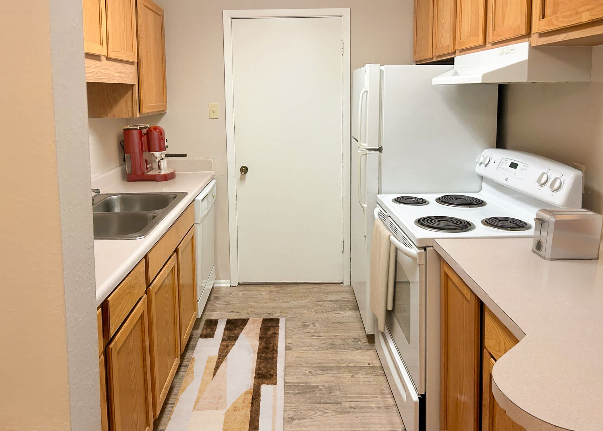 Diamond Lakes Apartment Homes – photo 3