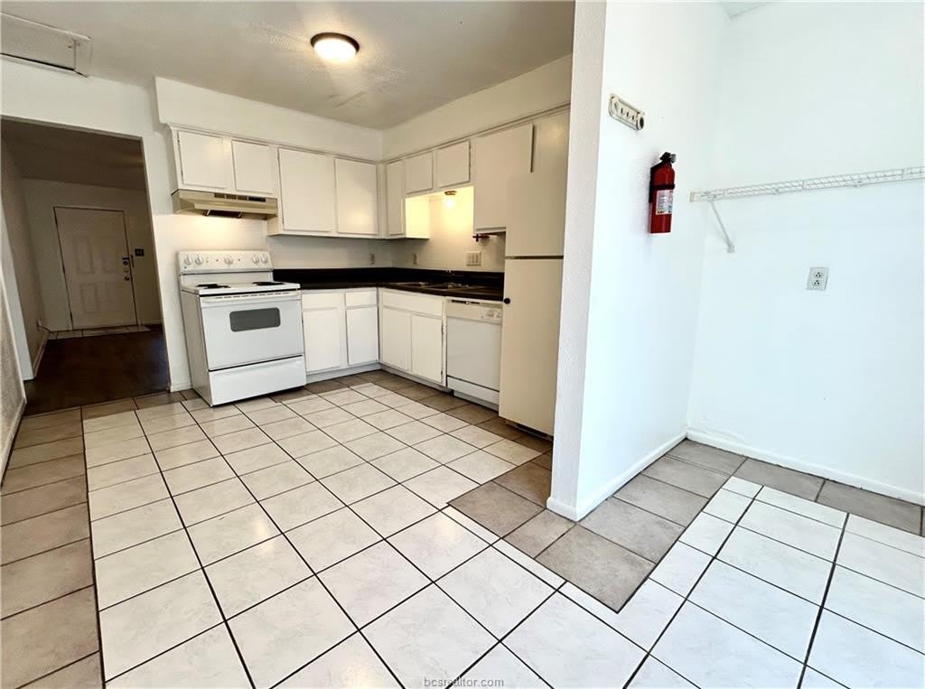 1602 Cloverdale Court – photo 2