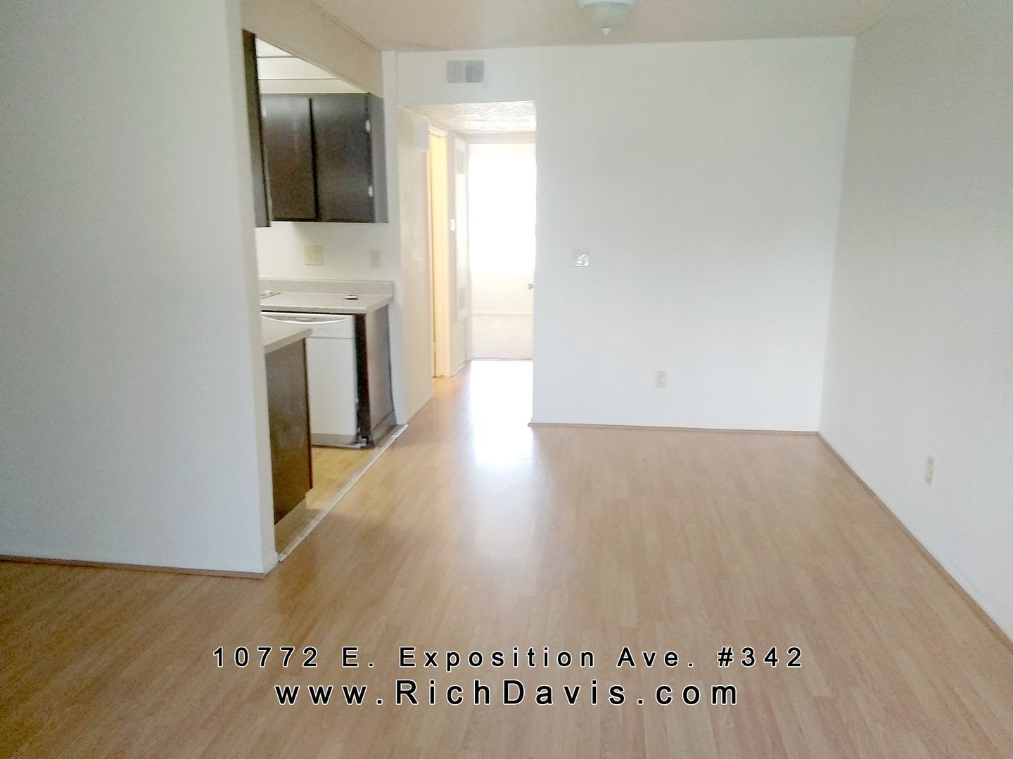 2 Bed 1 Bath Cherry Creek Schools Great Location Off Havana And Exposition With Balcony And Washer Dryer In Complex – photo 3