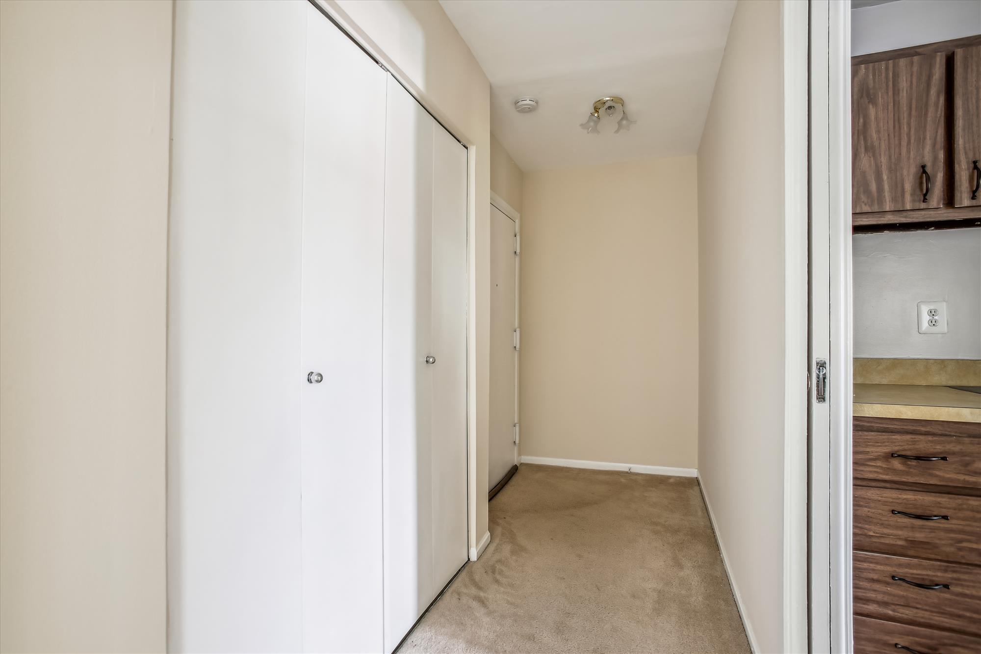 9712 Kingsbridge Dr Apt 303 – photo 2