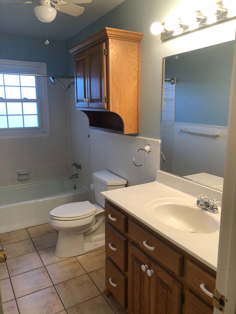 4 Bed, 2 Bath House with 2-Car GARAGE!! – photo 5