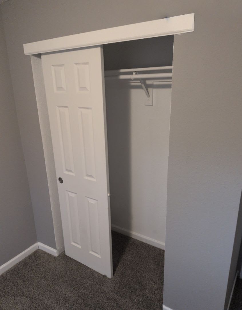 2-Bedroom Apartment Conveniently in Lakewood – photo 3