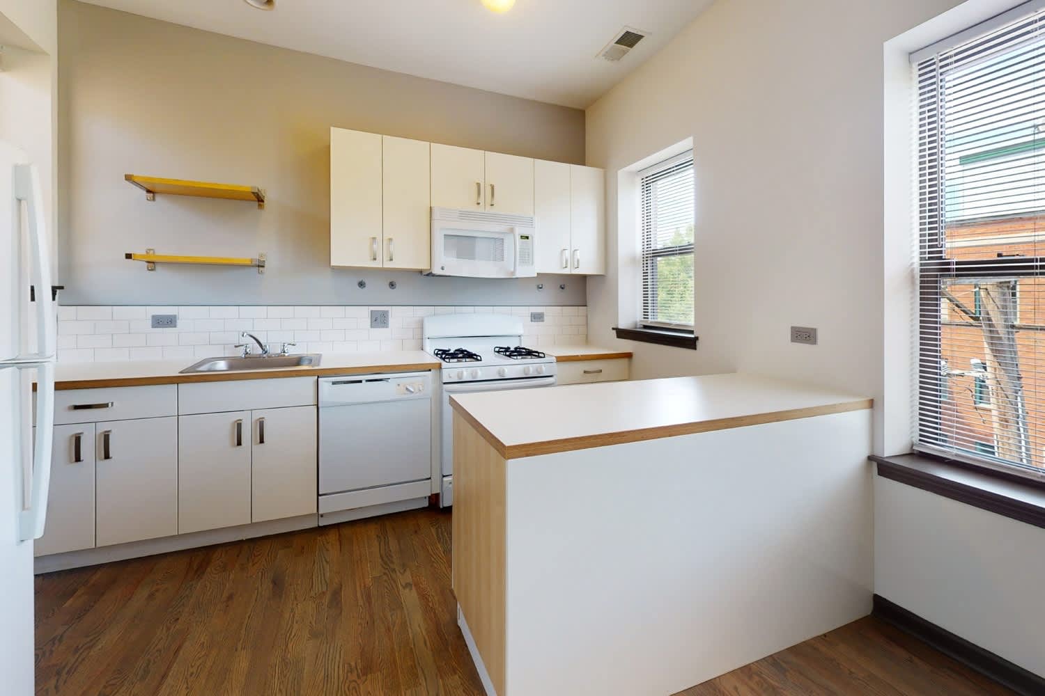 5300 S Drexel – photo 2
