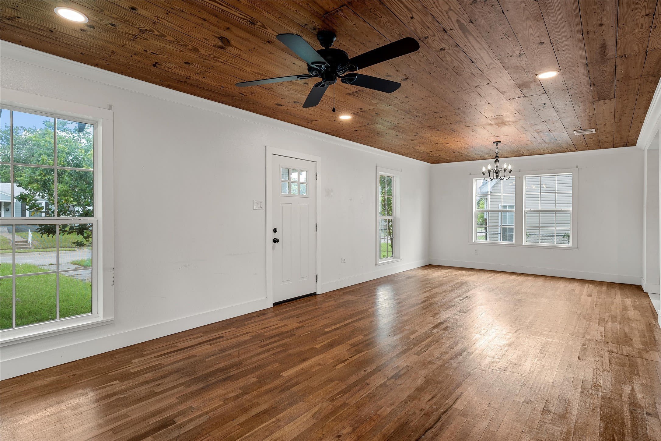 2704 Herring Avenue – photo 5