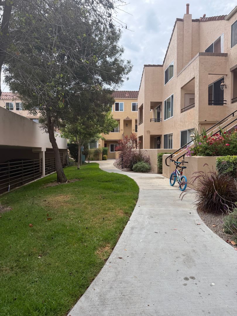 Spacious 2 Bedroom, 2.5 Bath Two-Story Townhome UTC – photo 3