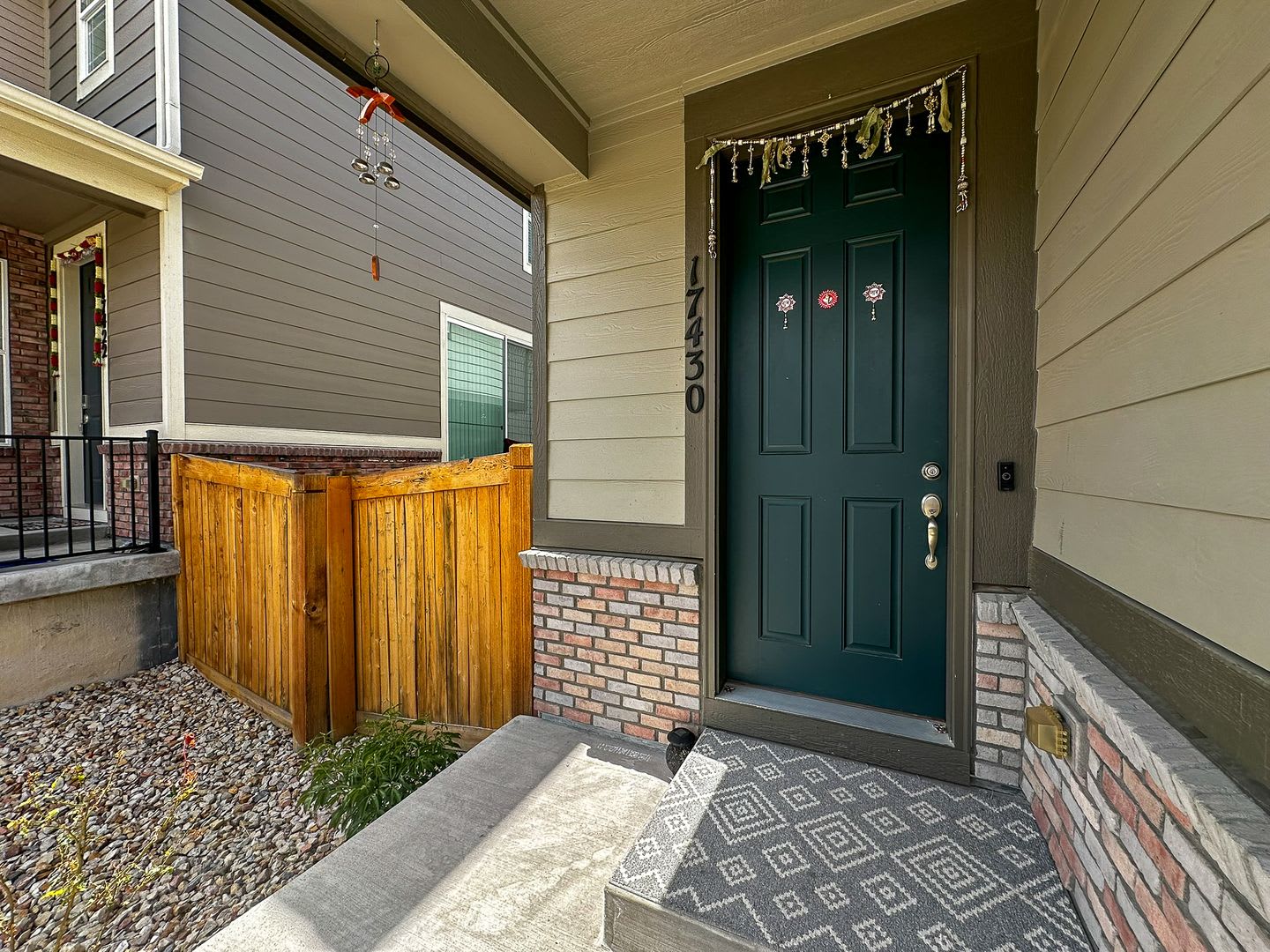 NEARLY NEW 3-bed Paired Home in Senderos Creek community! – photo 2