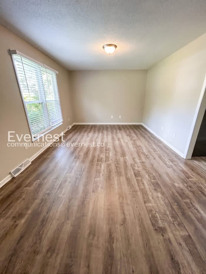 1676 Guilford Drive – photo 5