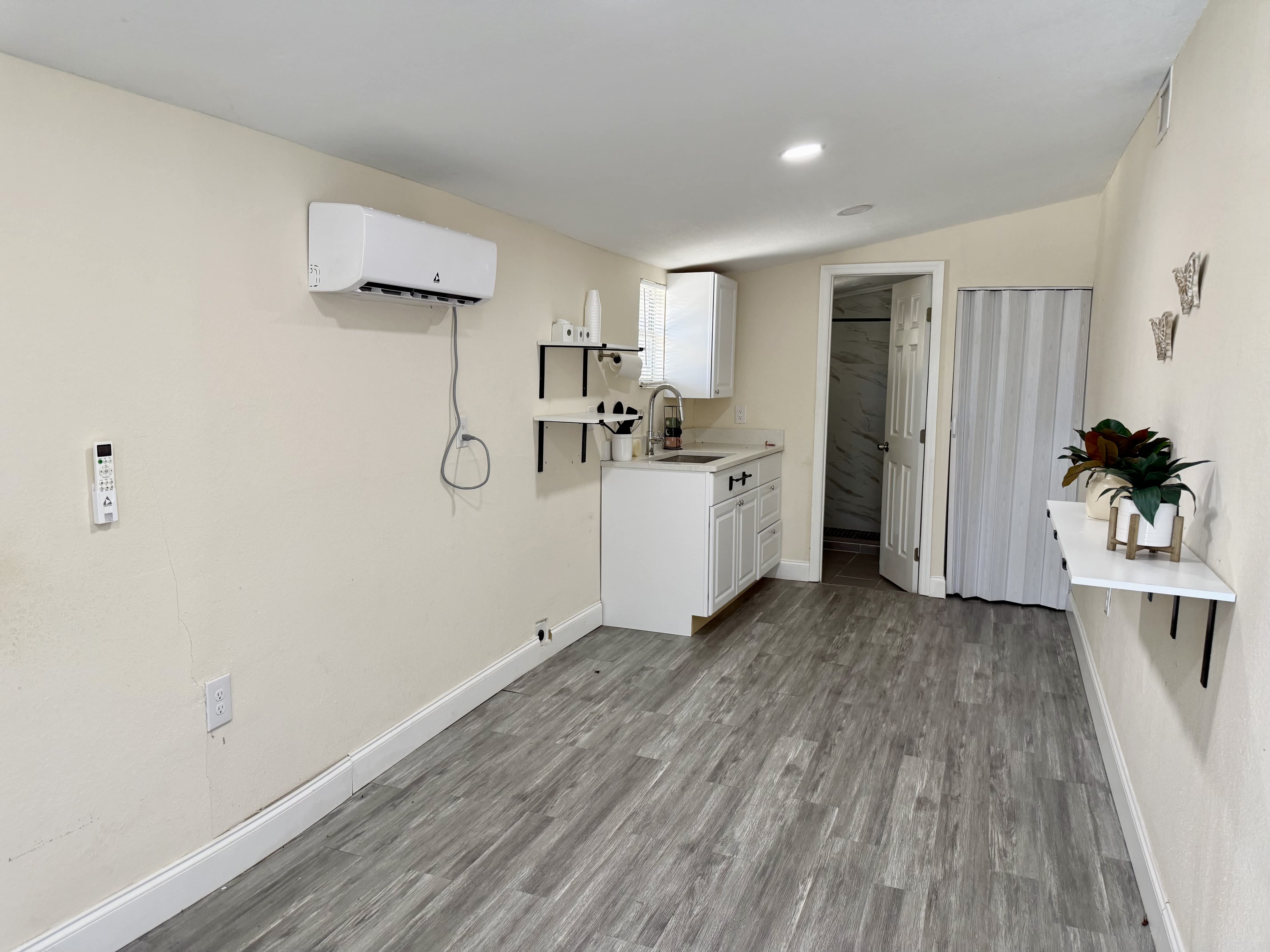 5620 1st St Rear UNIT – photo 2