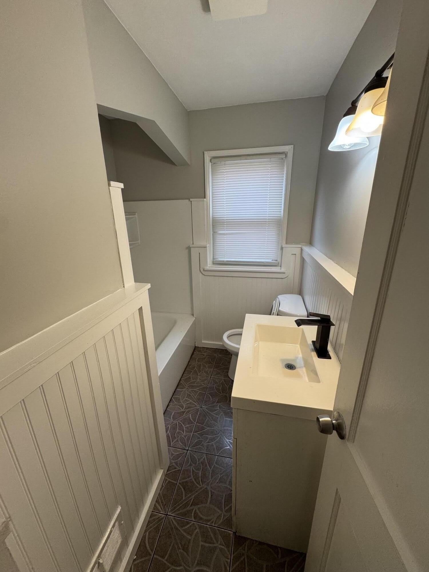 8272 Roselawn Street – photo 5