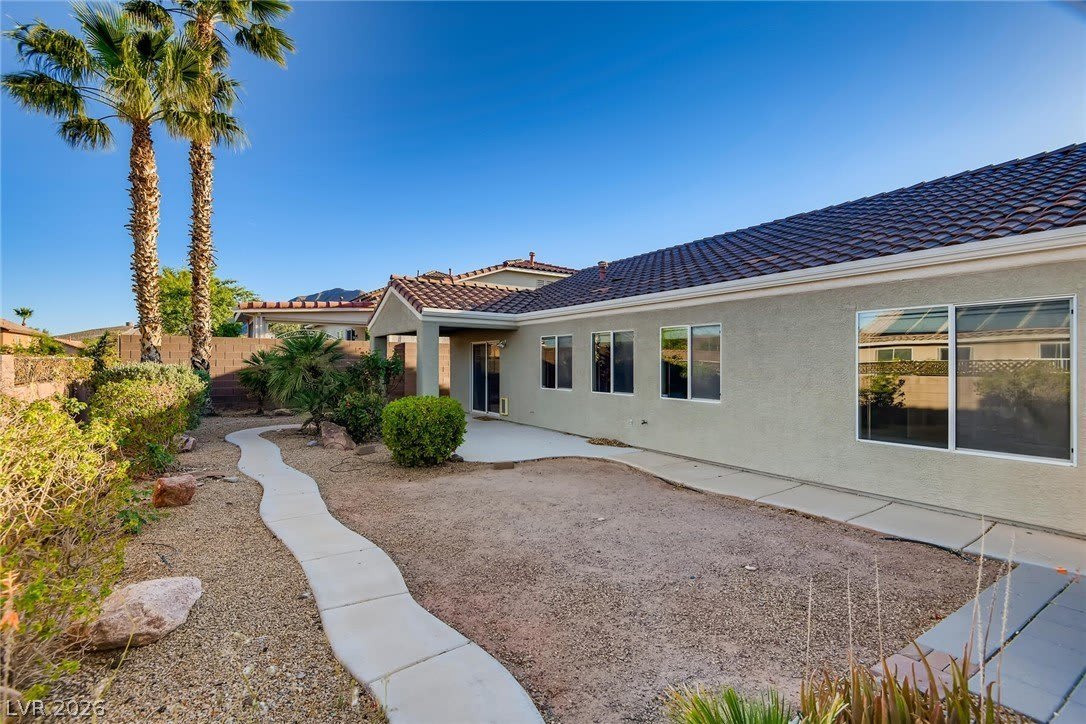 1048 Royal Skyline Street – photo 4