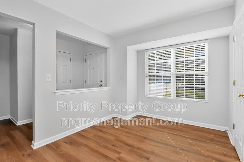 3204 Barons Court Road – photo 5