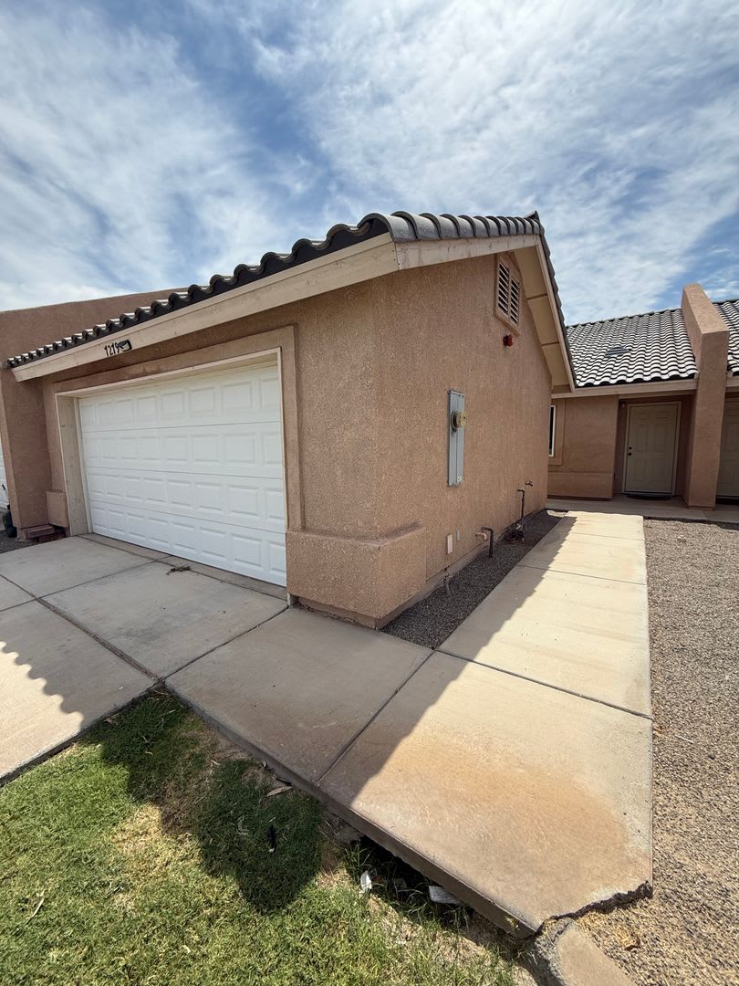 3 bedroom Townhome in Desert Sky! – photo 1