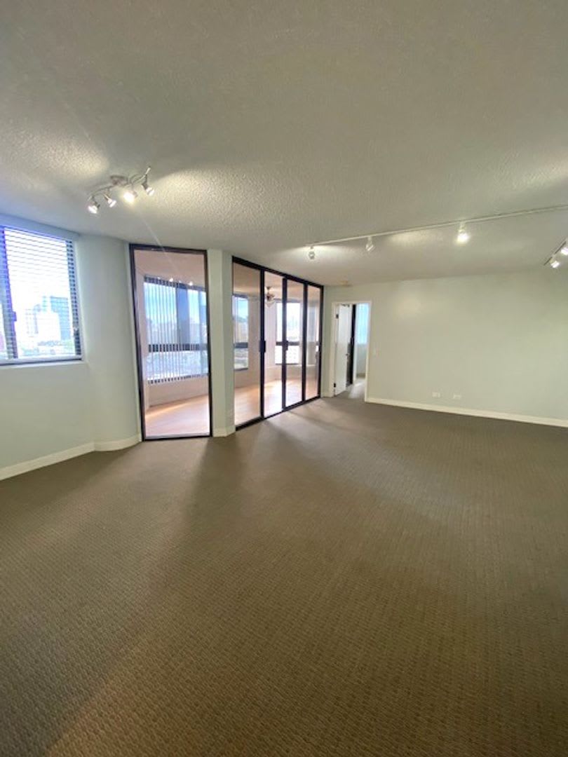 2 Bedroom 2 Bath 2 Pkg At The Sovereign – photo 5