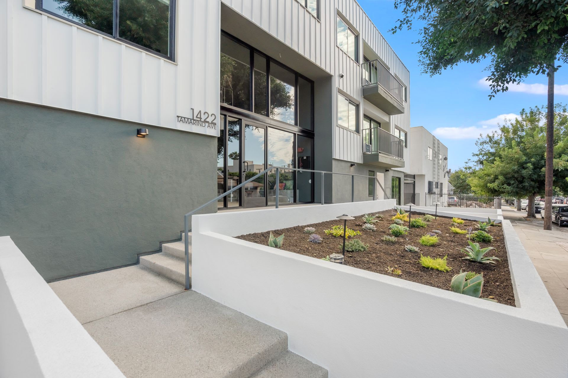 St Living At 1422 Tamarind Come Home To Elevated Comfort Limited Move In Special – photo 2