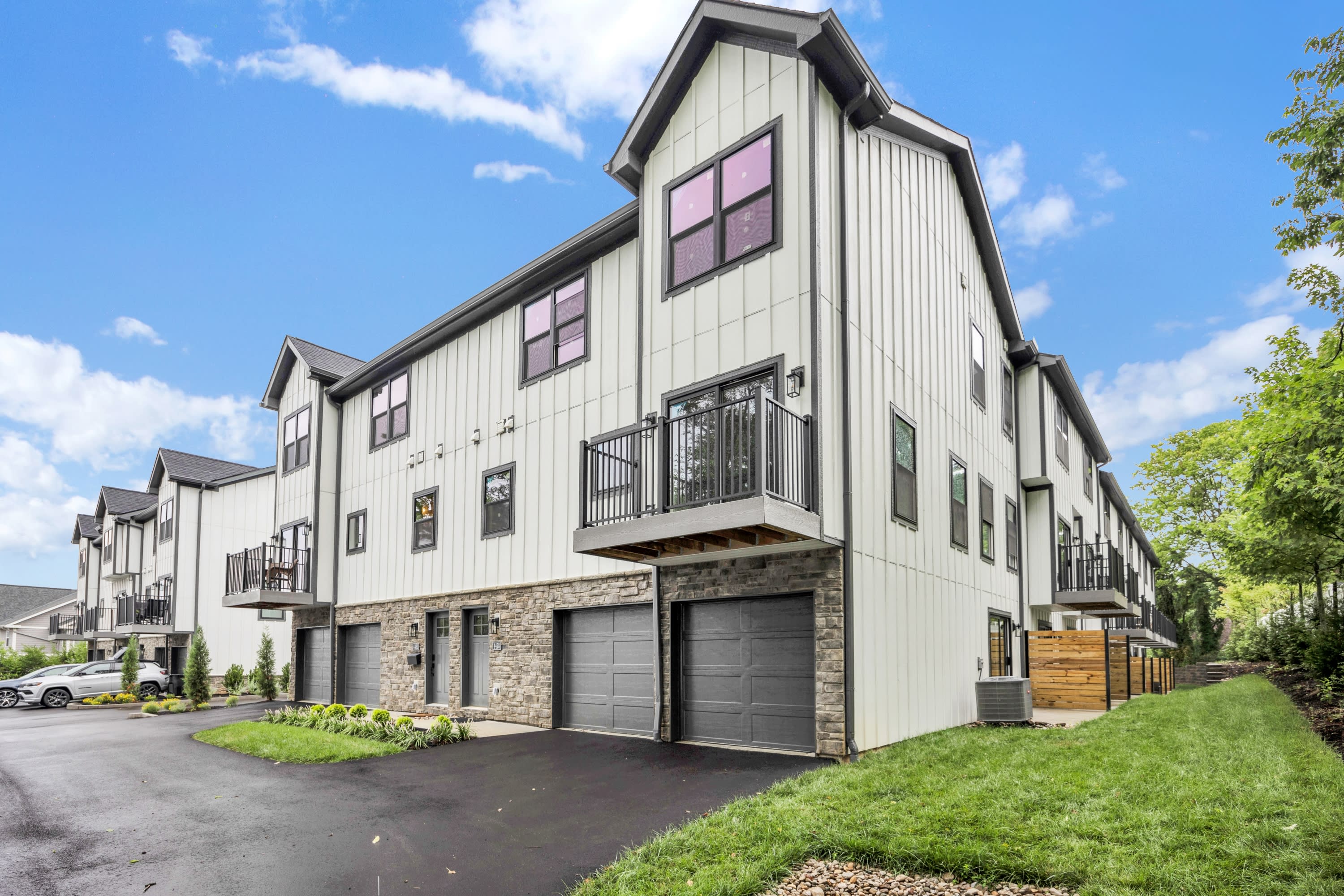 4480 Butterfield Pl – photo 2