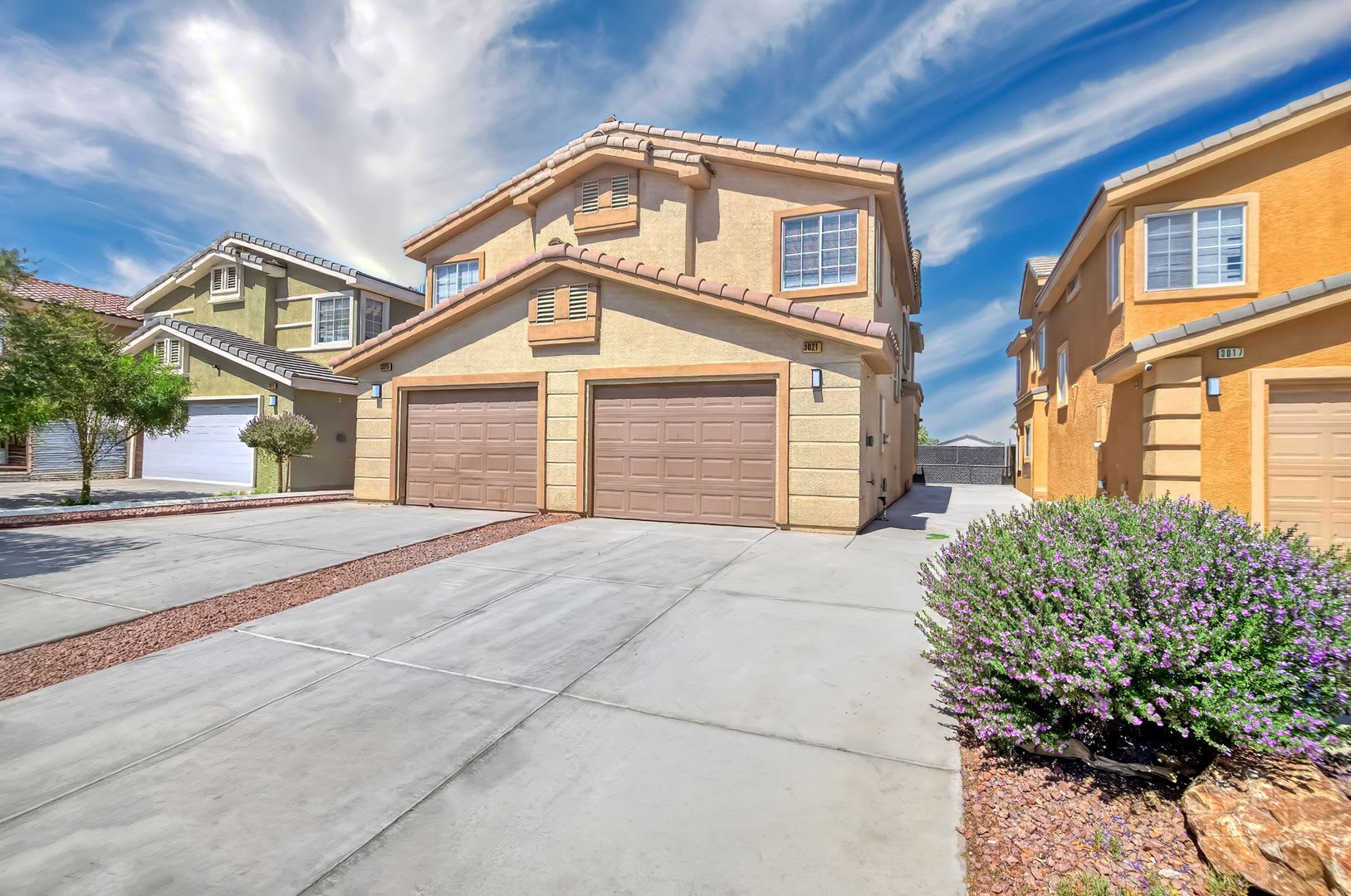 MOVE-IN READY 3BED / 2BATH / 1 GARAGE TOWNHOME * NO HOA * NO CARPET – photo 2