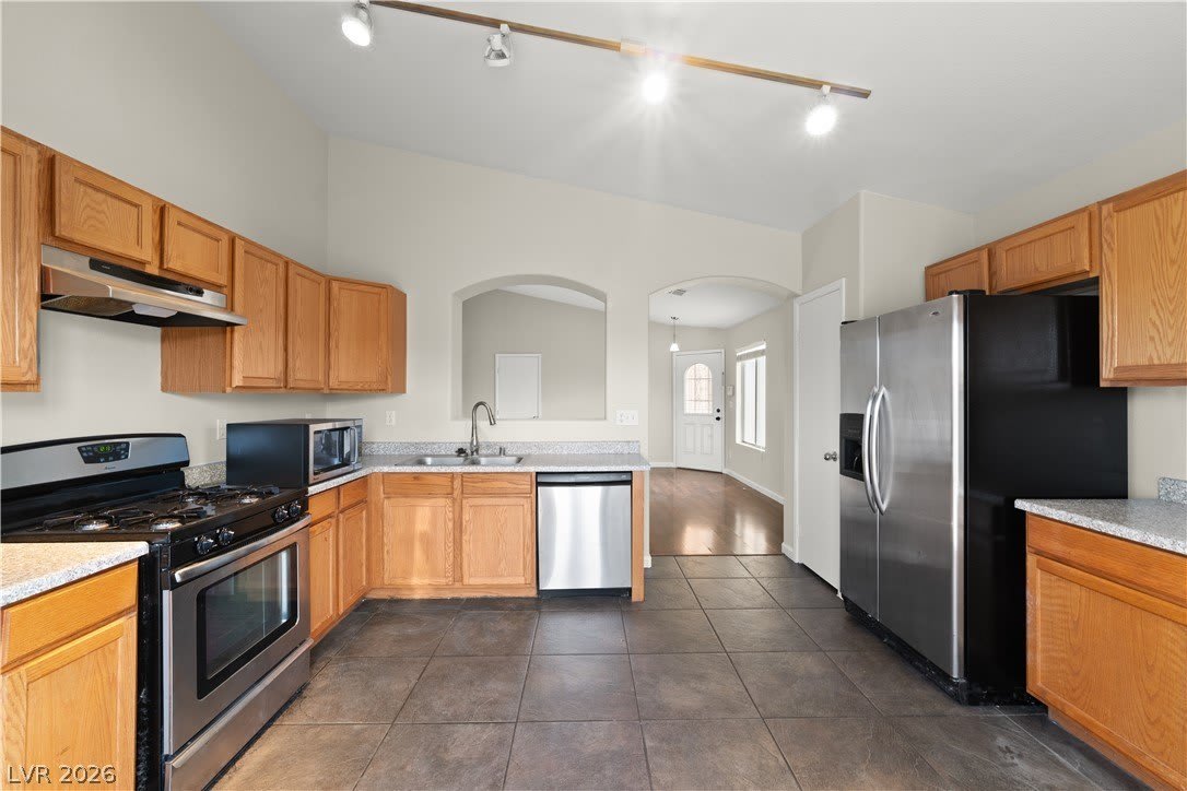 1070 Ashwood Bay Avenue – photo 5