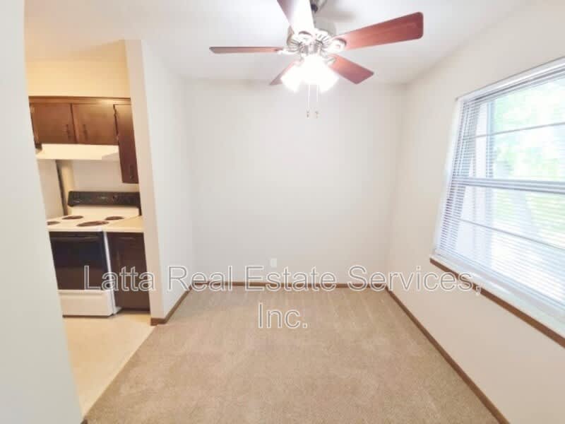 12502 E 40th St S – photo 3