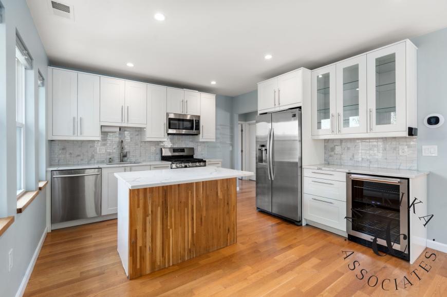 576 Lagrange St. – photo 2
