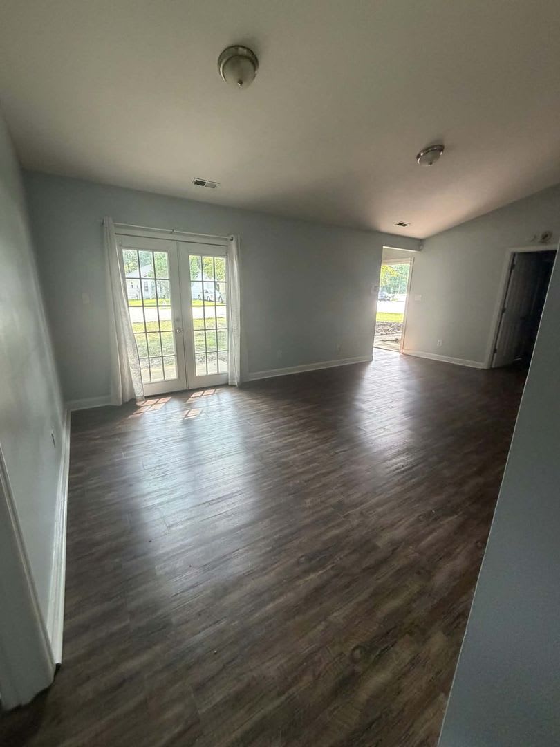 Fenced in 3 Bedroom Home Close to Base! – photo 2