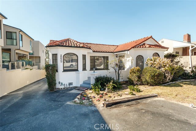 2230 Montrose Avenue – photo 1