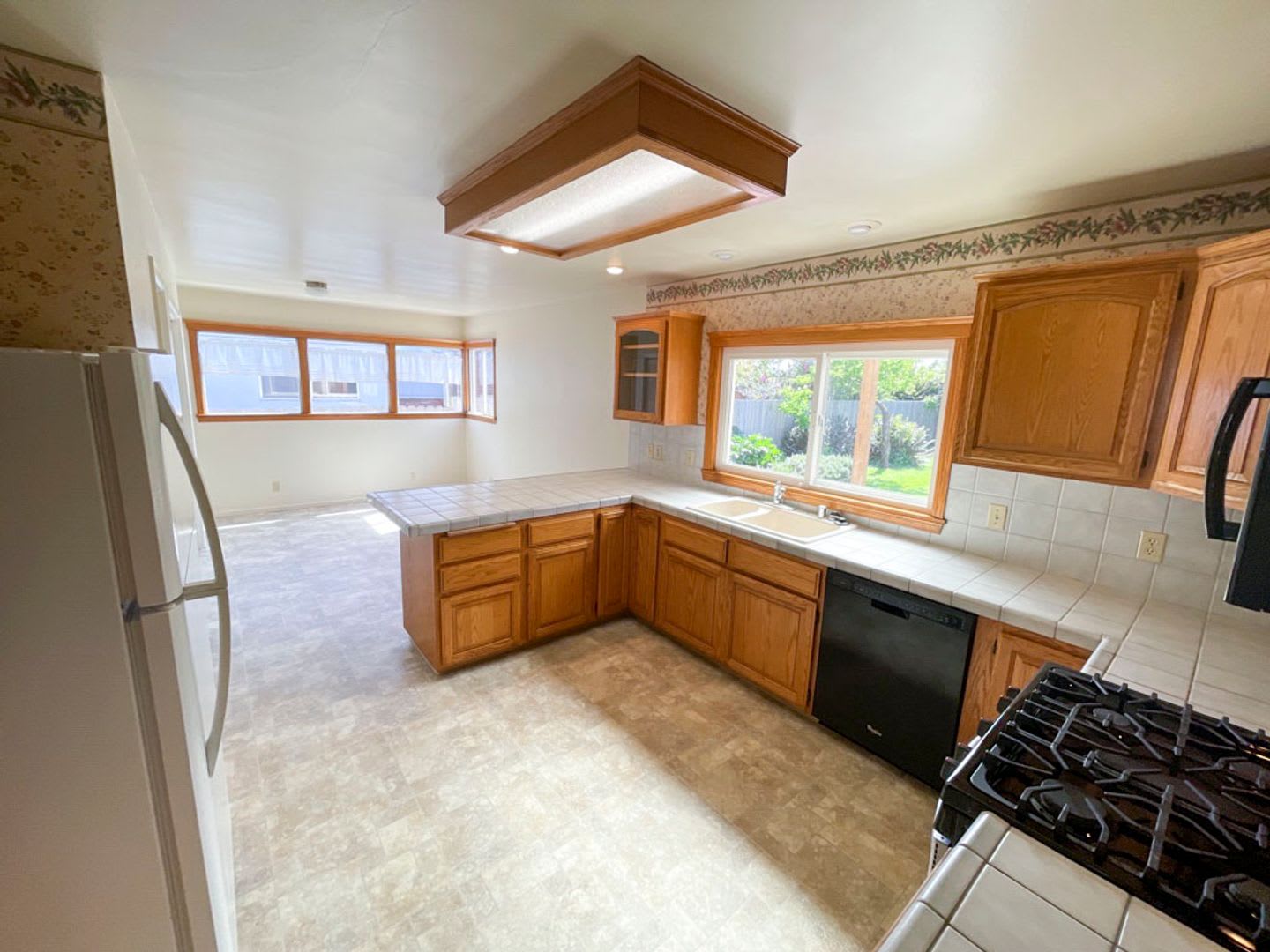 Dog-Friendly Arcata Home With Hardwood Flooring, Fenced Yard & Large Patio – photo 4