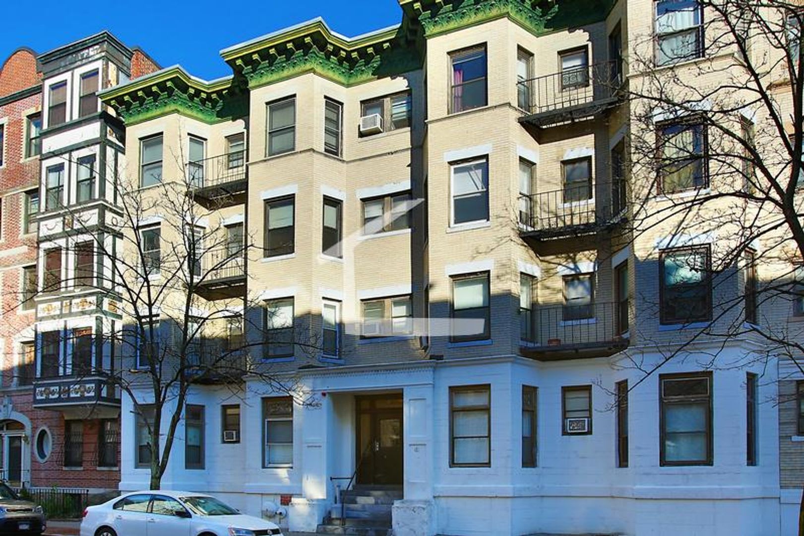 Nicely renovated 1 bed in the heart of Fenway! – photo 4