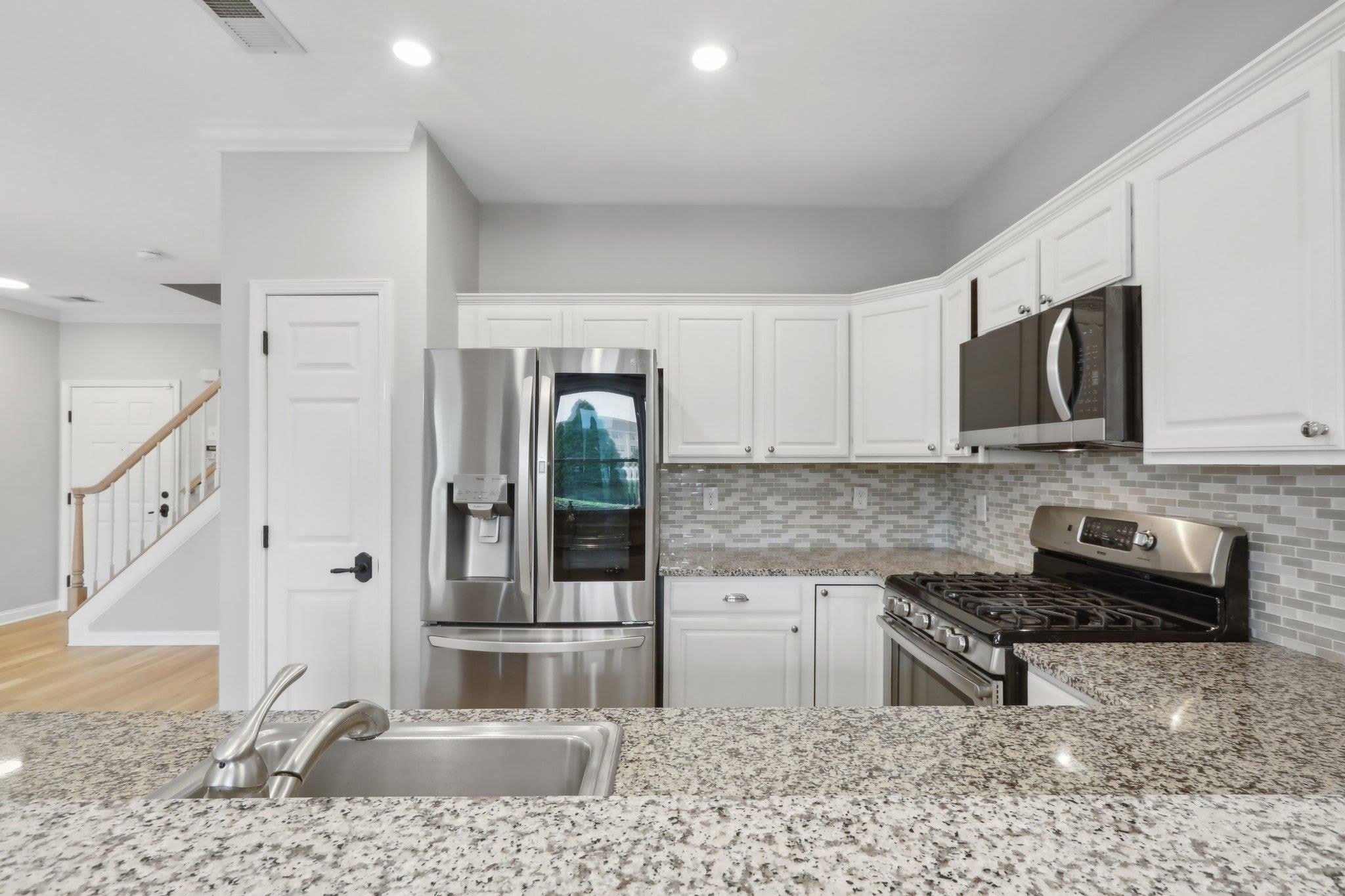 66 LYDIA DR – photo 5