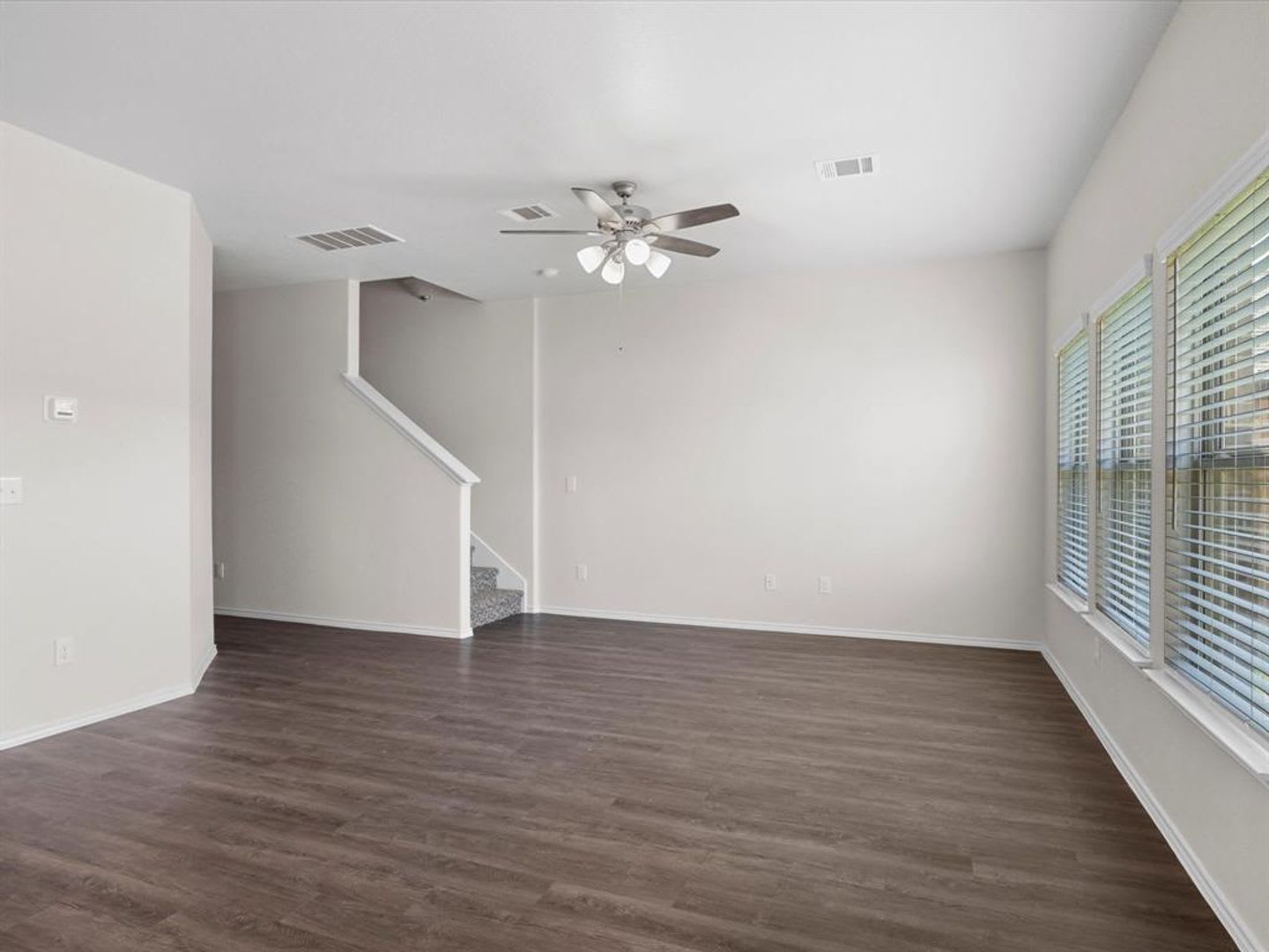 Pre Leasing Now Secure Your 3 Bedroom 2 5 Bathroom Home In Magnolia Springs With Fenced In Backyard – photo 4