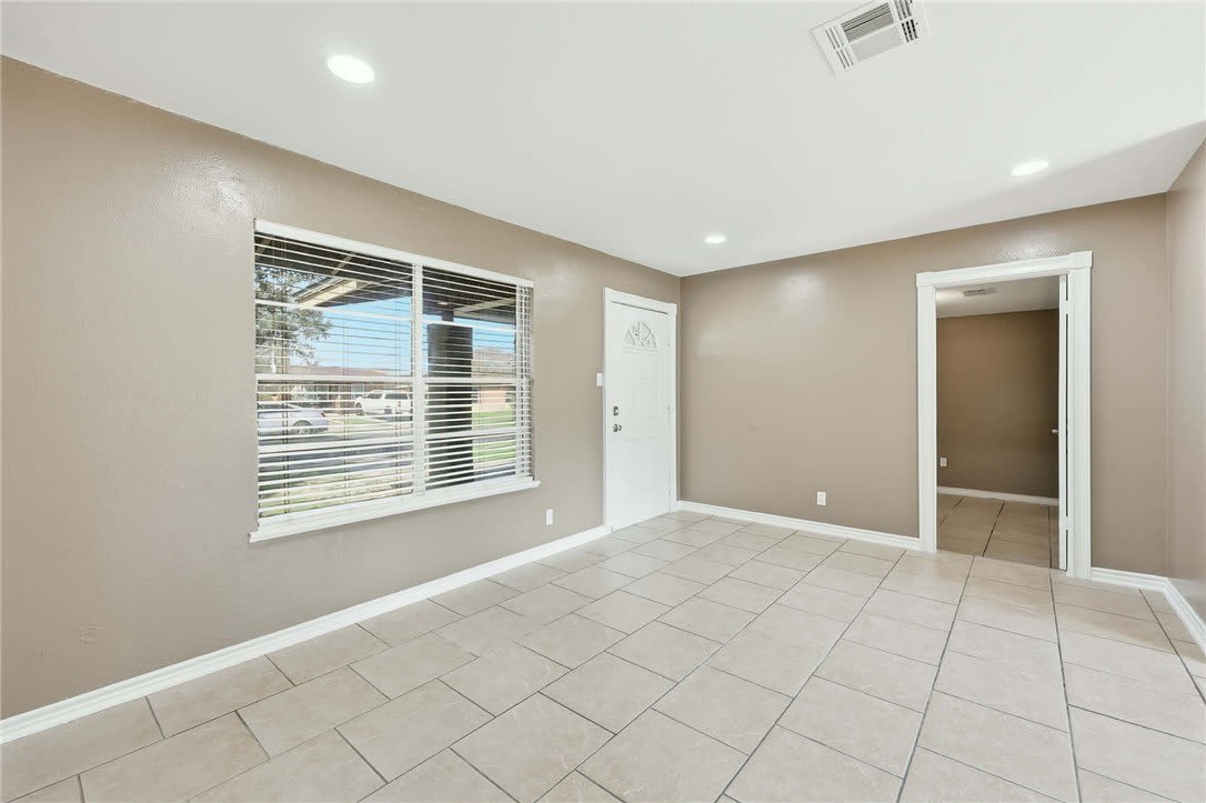 1110 Shephard Drive – photo 2