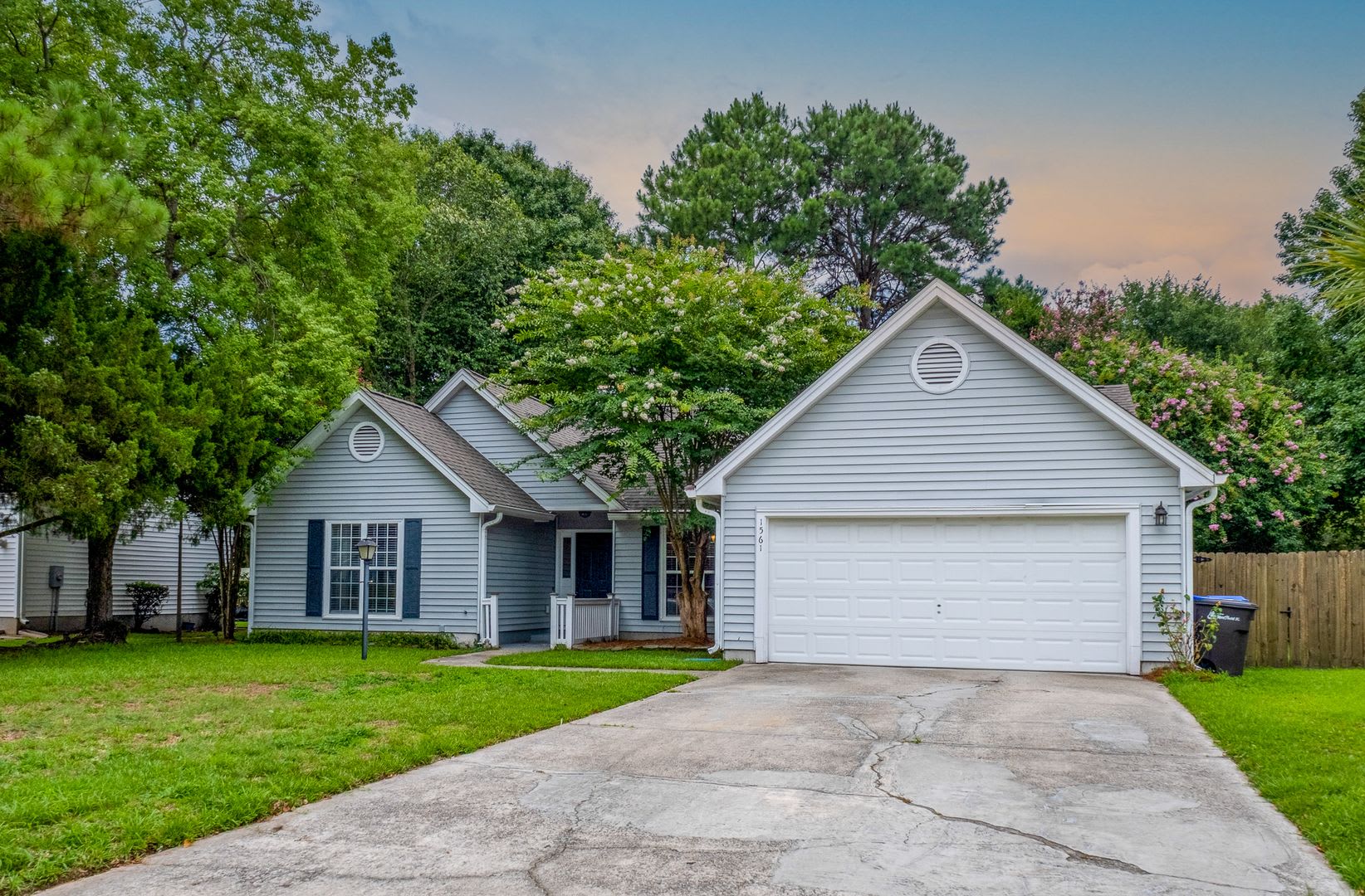 Gorgeous one story 4 Bedroom home in Mount Pleasant – photo 2
