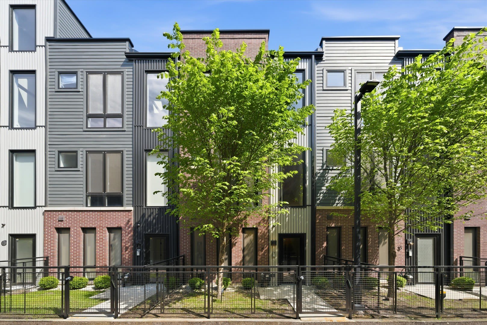 4216 W Belmont Avenue – photo 1