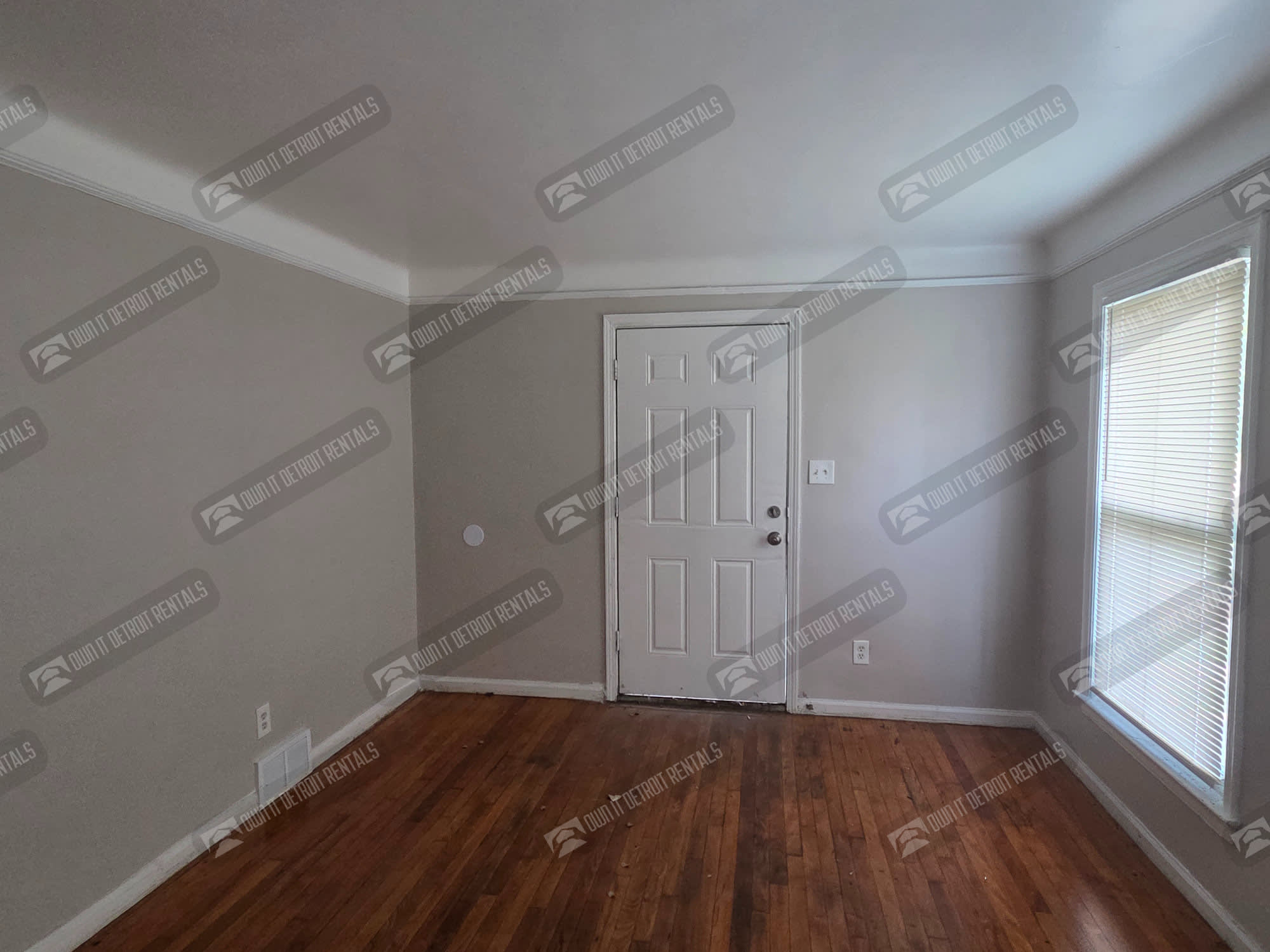 19335 Hoover St – photo 5