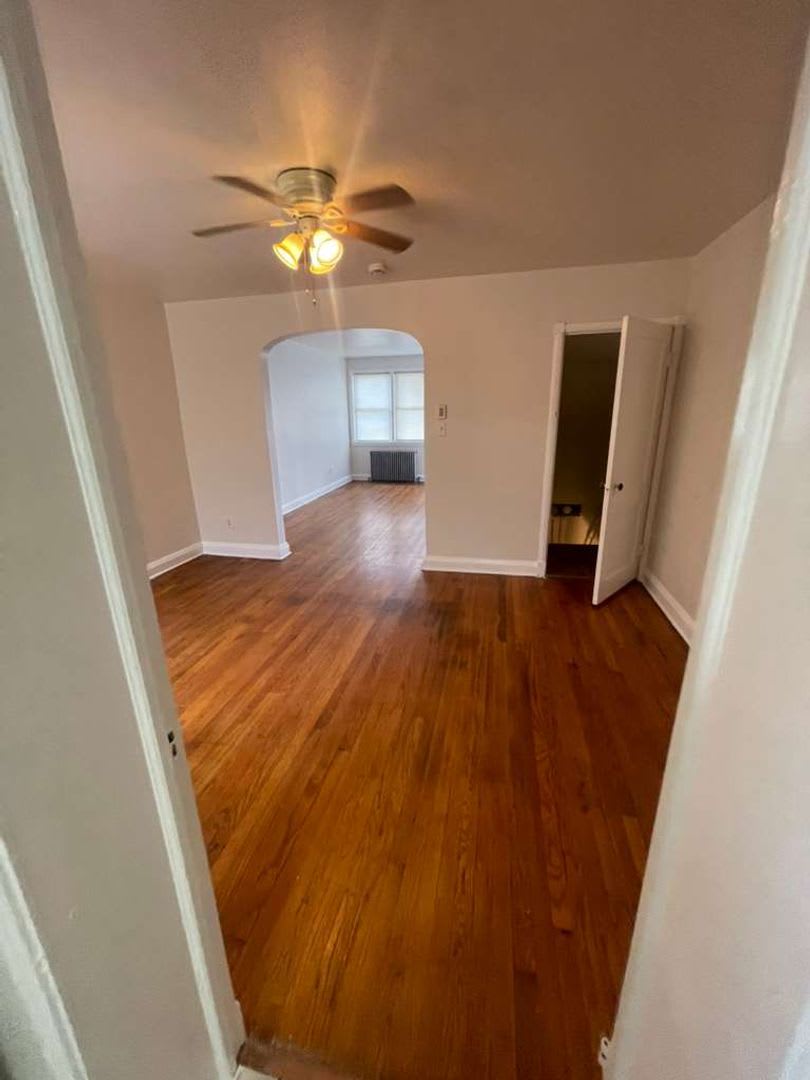 Recently Renovated Three Bed One And A Half Bath Ready For A New Tenant! – photo 4