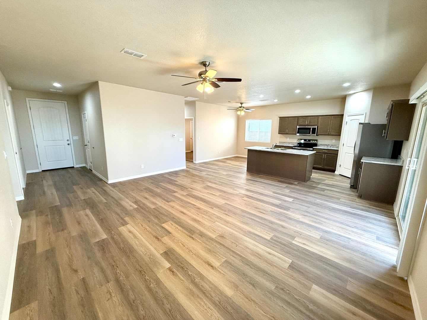 Beautiful 2024 Built 3 Bedroom Home In Legacy Ranch Home Is Currently Occupied Please Do Not Disturb The Tenants – photo 5