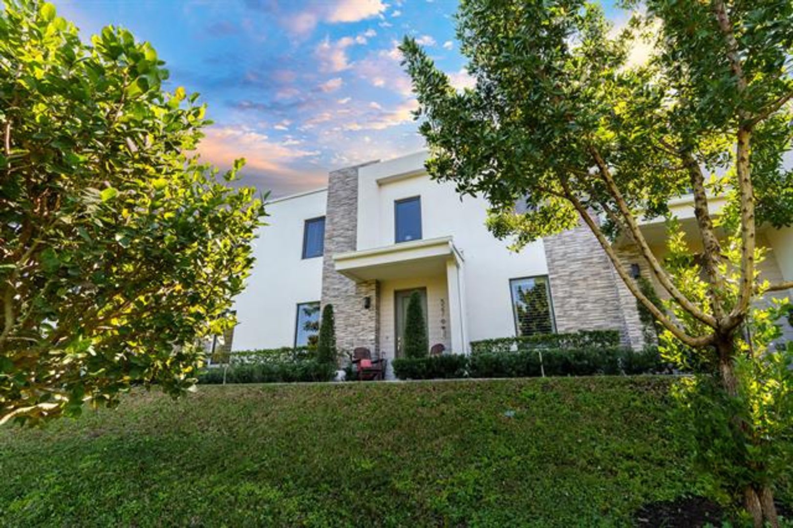 527 NW 17th St th 527, Fort Lauderdale, FL 33311 – photo 2